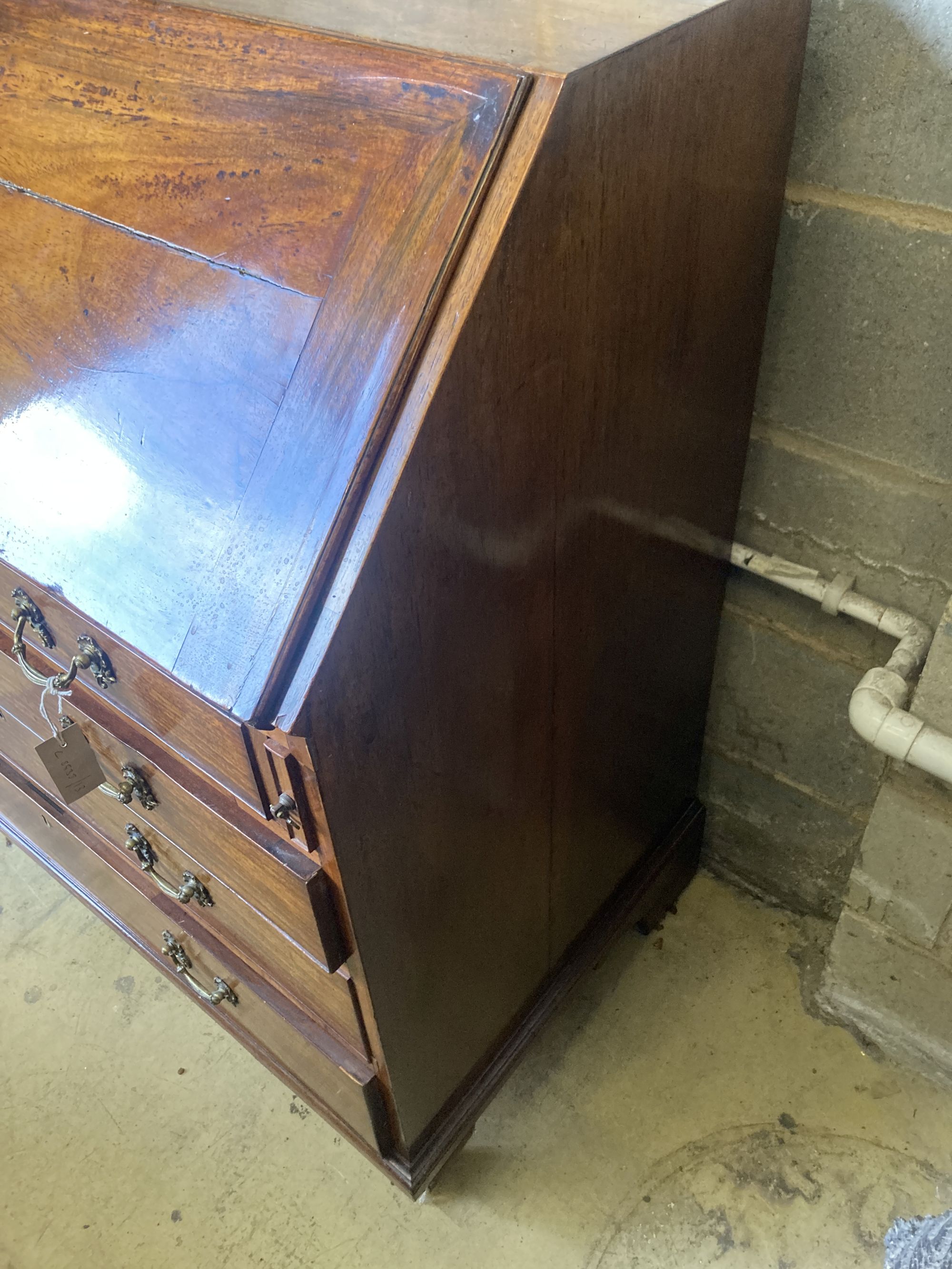 A George III mahogany bureau (split front flap), width 107cm, depth 56cm, height 110cm